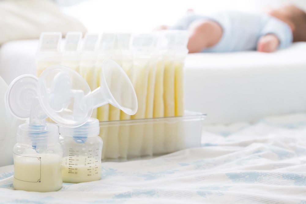 breast pumping tips- stash of pumped breast milk