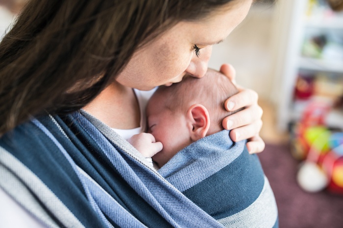 breastfeeding hack: babywear while breast feeding