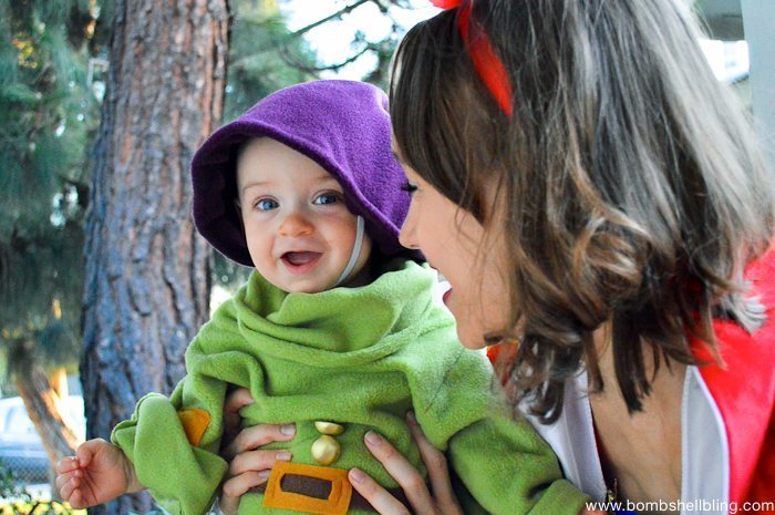 snow white and dopey costume with mommy and baby