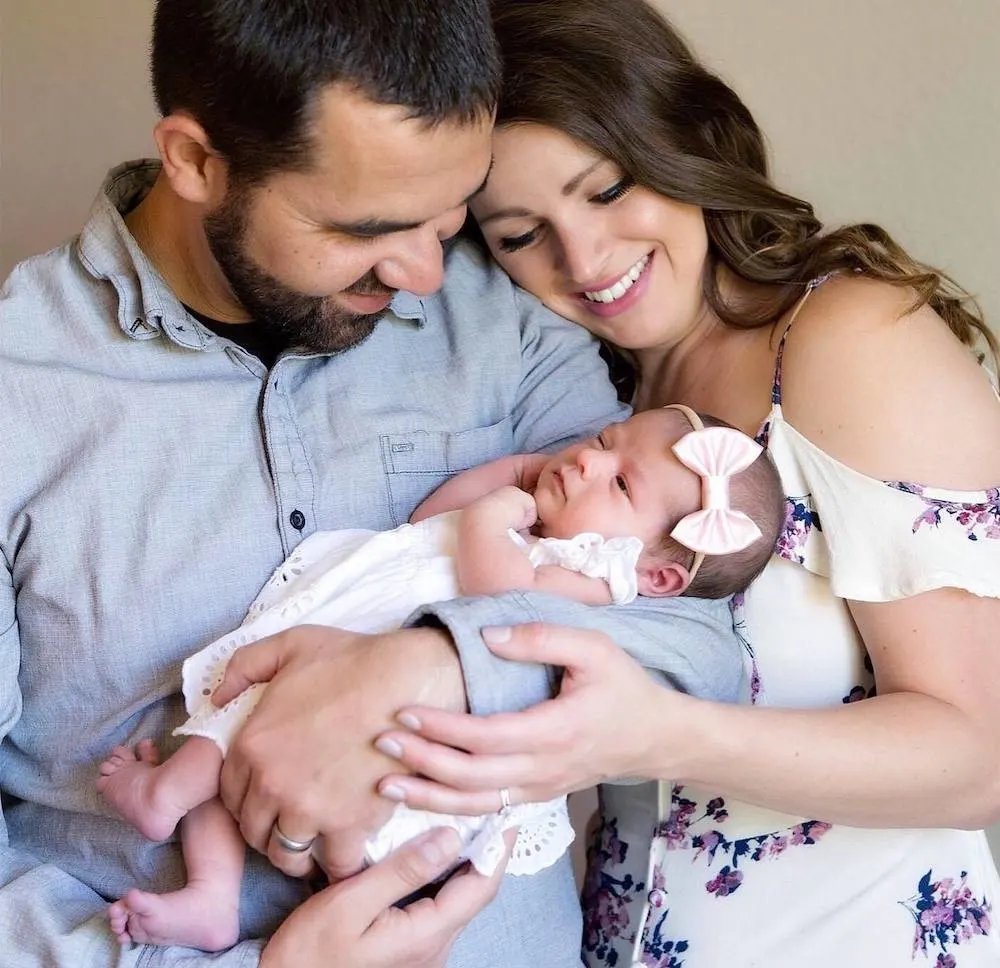 34 STUNNING Newborn Family Photos & Ideas for your session