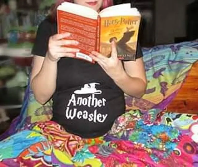 new mom reading Harry Potter book to announce pregnancy
