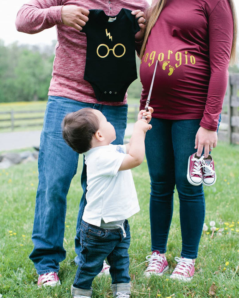 Harry Potter baby bump announcement with parents and baby brother
