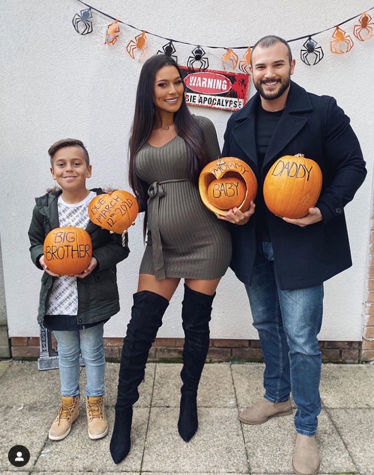 pumpkins for pregnancy announcement