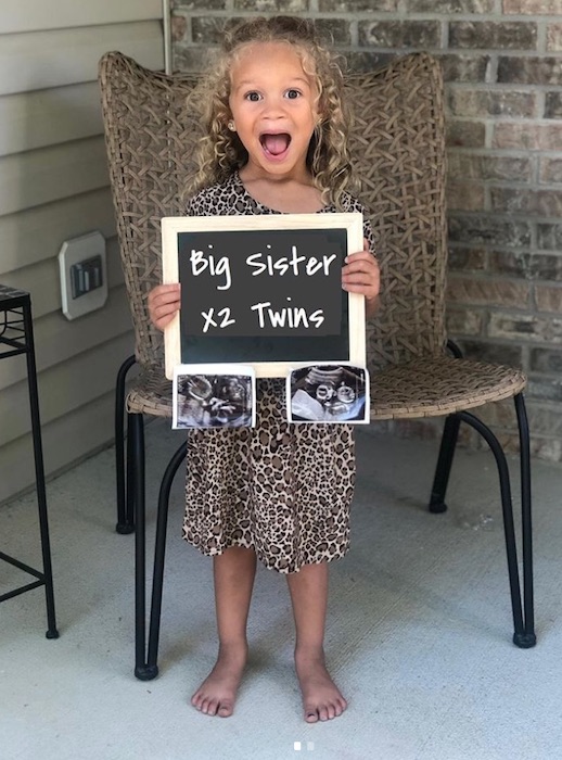 Big sister announcing twins