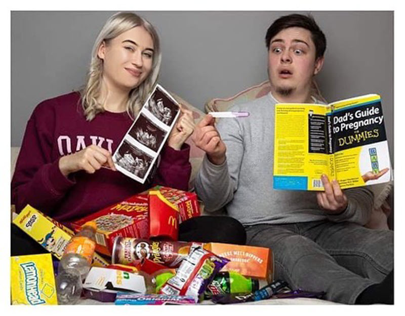 funny couples pregnancy announcement