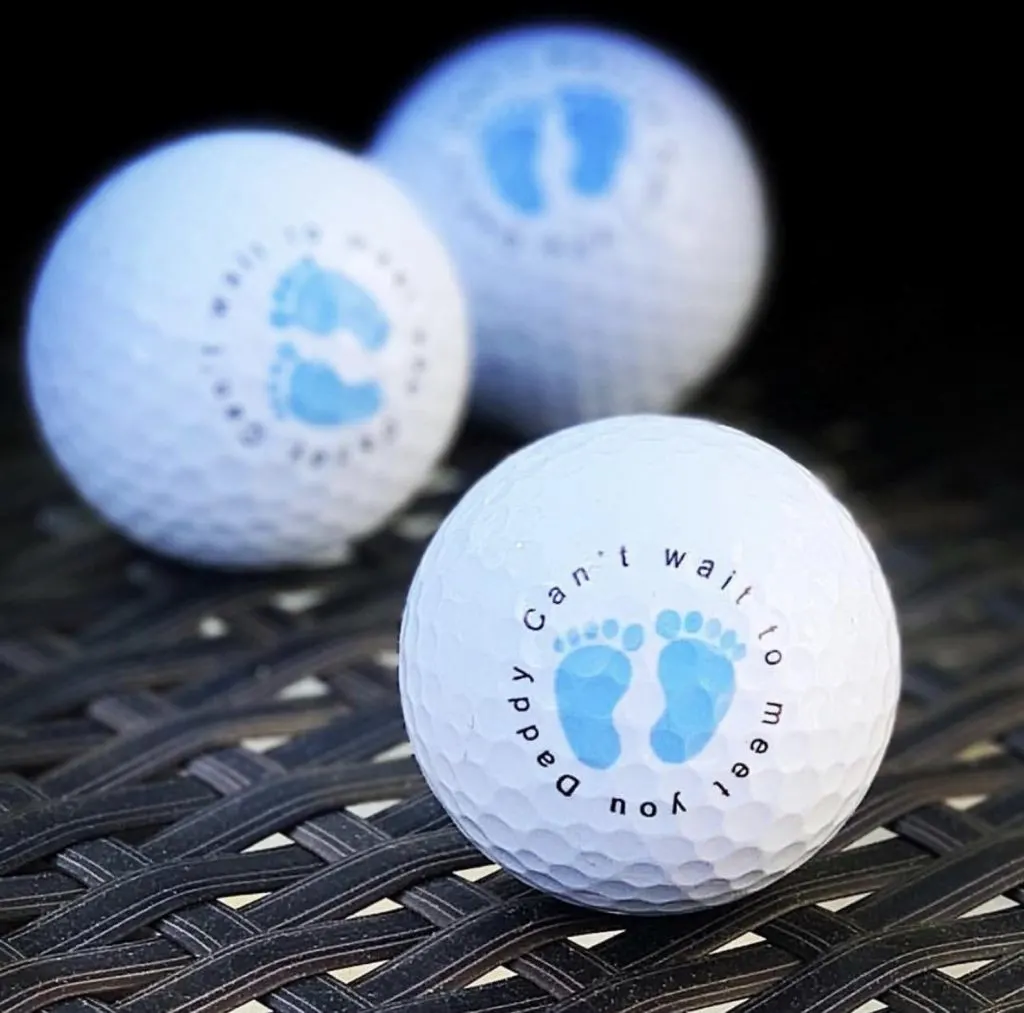 golf balls to announce pregnancy to husband