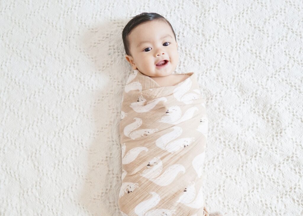 cosa fare quando il bambino odia swaddle