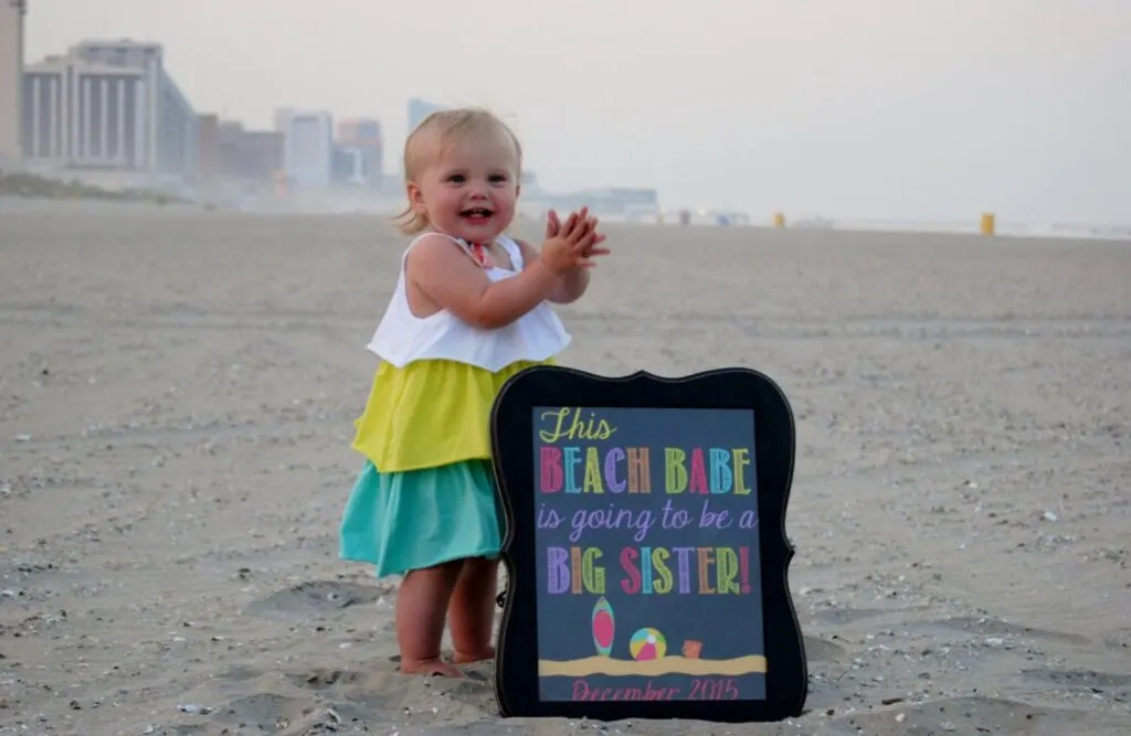 beach pregnancy announcement with little girl