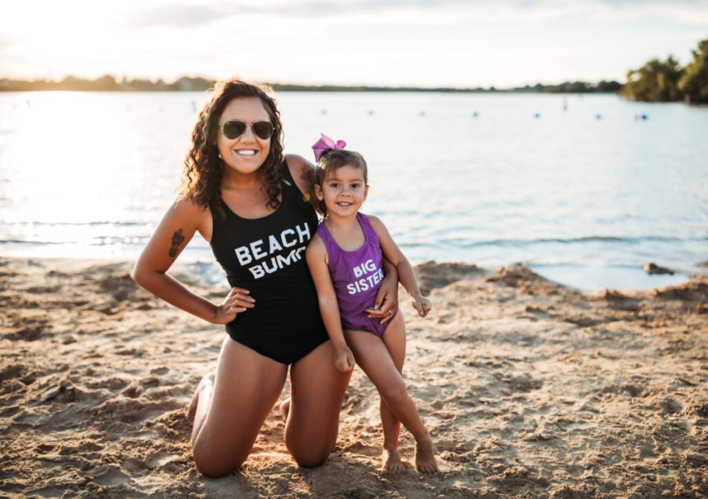 mom and daughter beach pregnancy announcement 