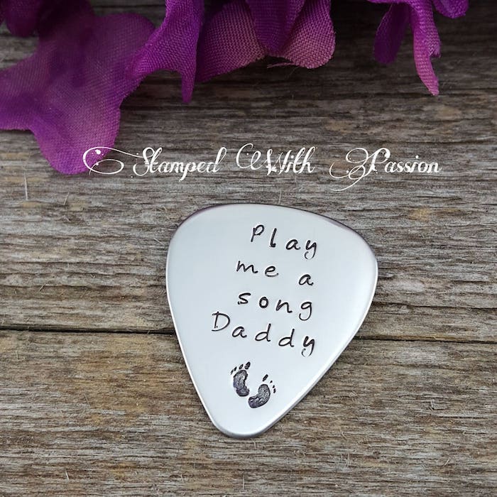 ways to let husband know you're pregnant - daddy guitar pick 