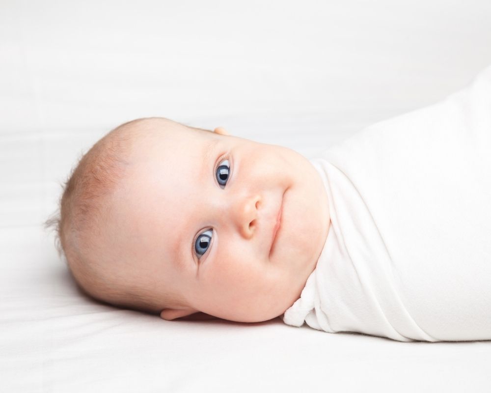 Should You Swaddle Your Baby? (Pros and Cons of Swaddling)