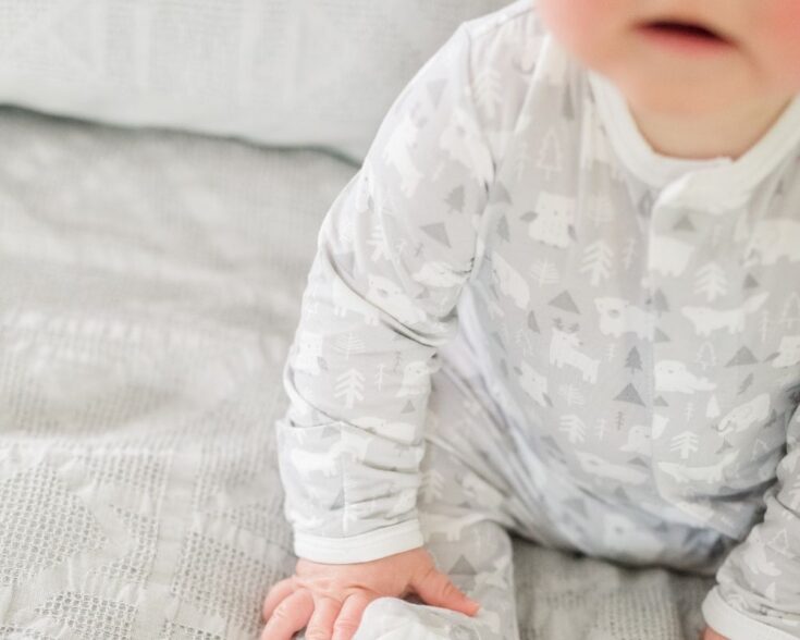 Should You Swaddle Your Baby? (Pros and Cons of Swaddling)