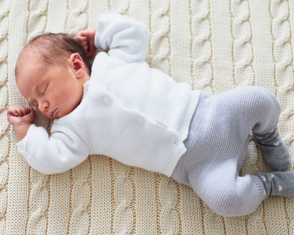Best Tips for How to Dress Your Baby for Sleep in the Winter