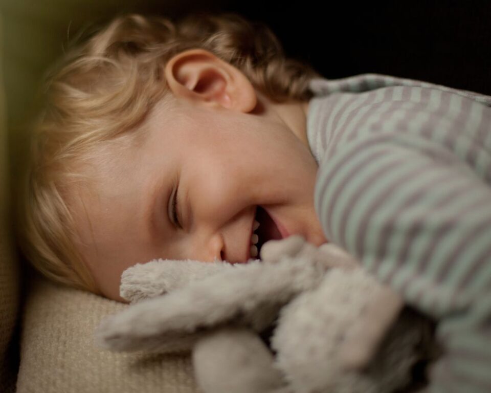 Sample 11 Month Old Sleep Schedule (With Bedtime & Naps)