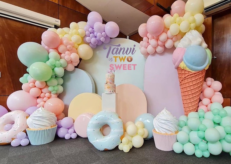 balloon arch and candy decorations for party